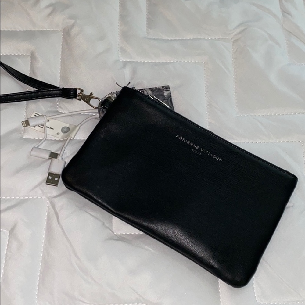 Adrienne Vittadini charging wallet